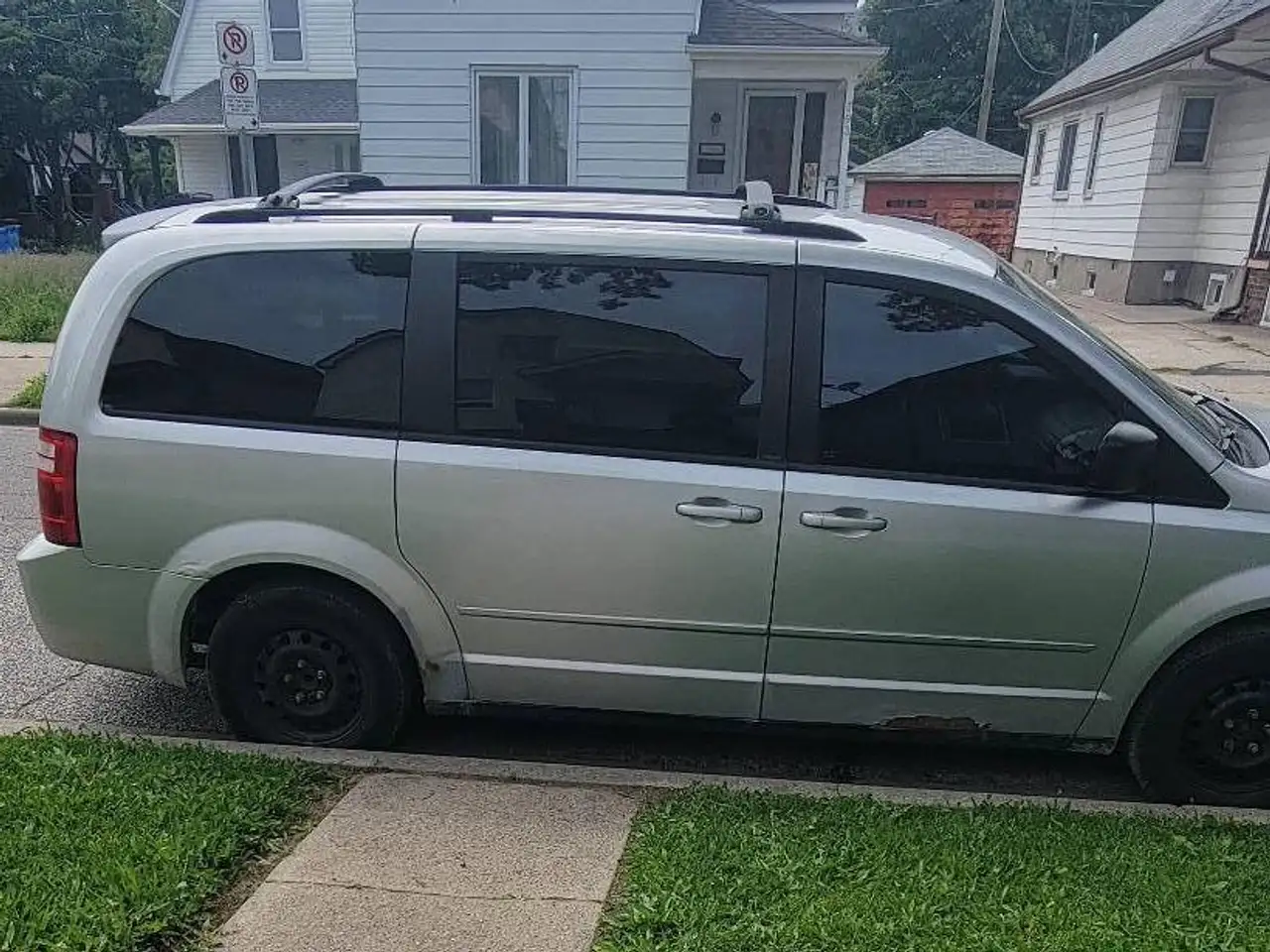 Dodge Grand Caravan photo Dodge Grand Caravan