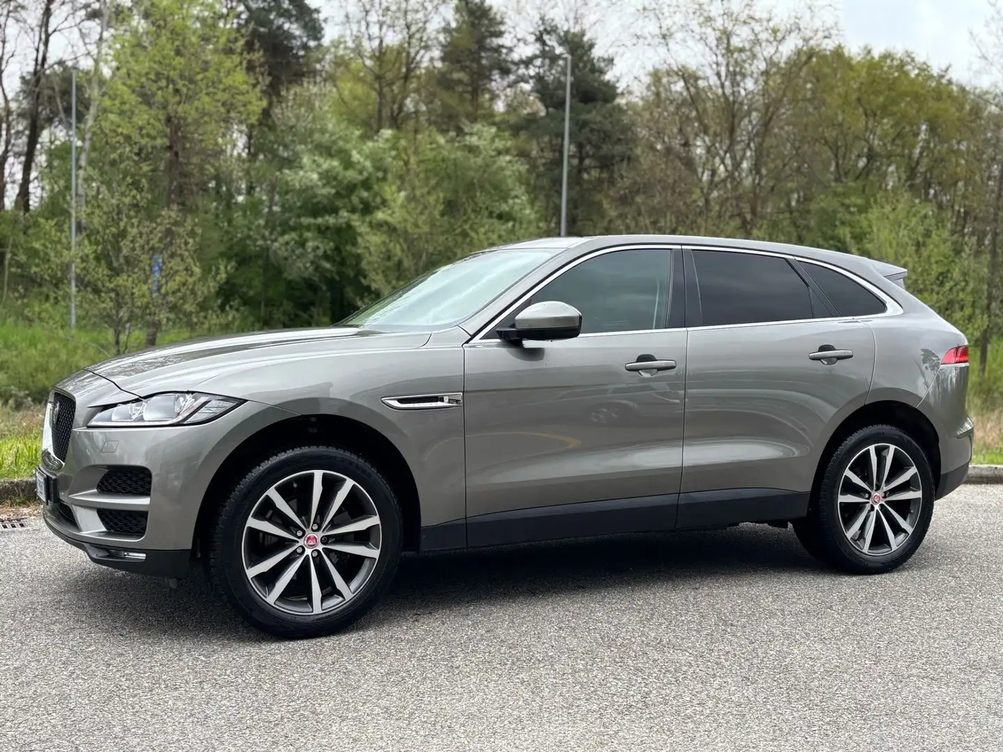 Jaguar F-Pace 2.0 D 240 CV AWD aut. Portfolio Oro - 2