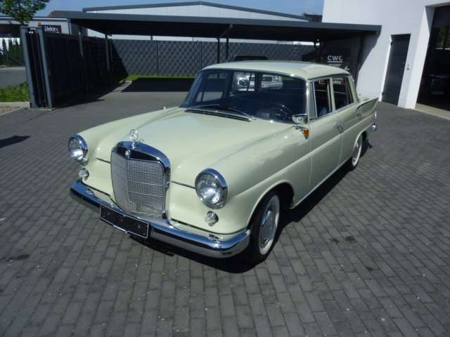 Second hand Mercedes Benz 190 2.0
