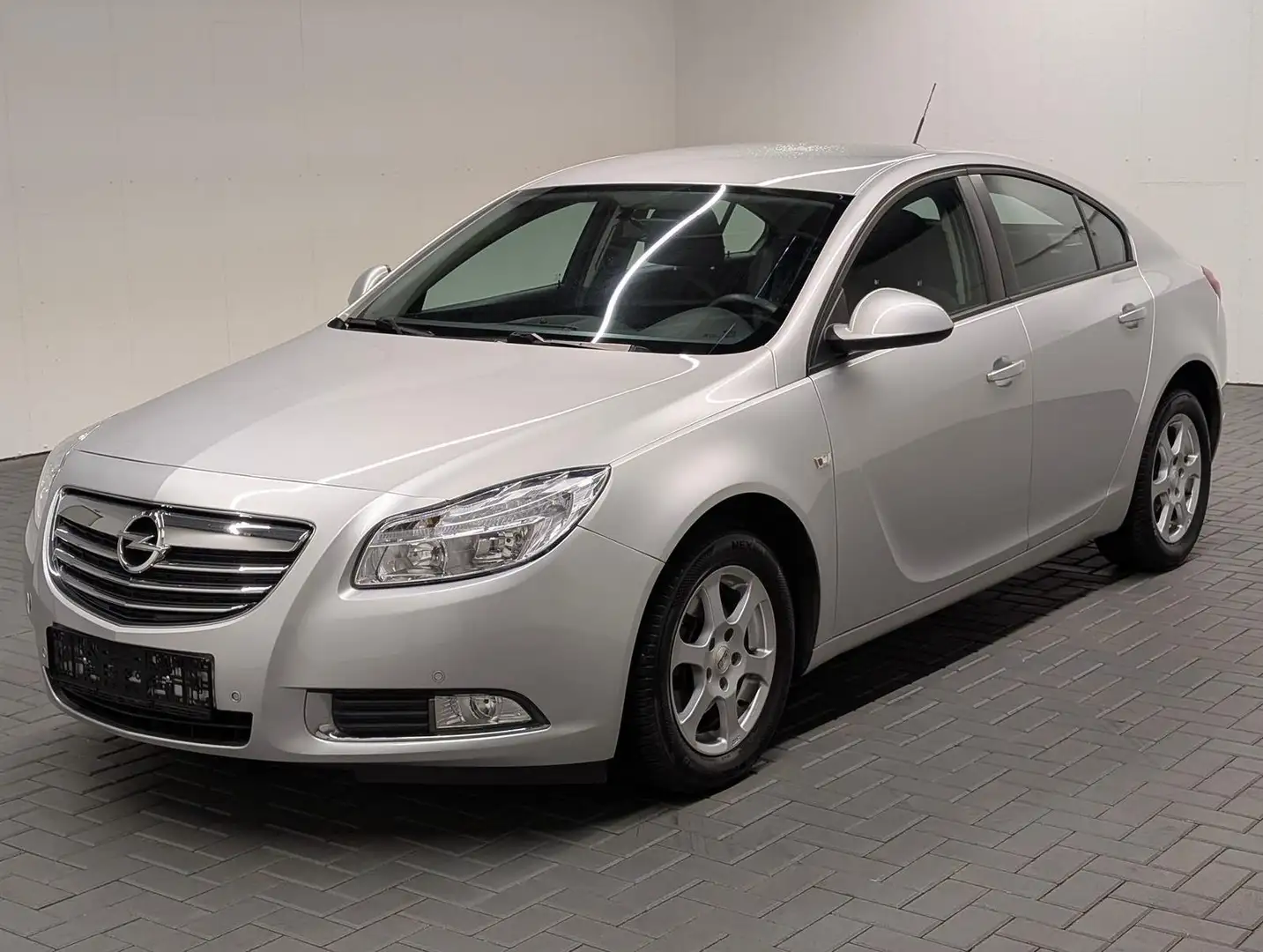 Opel Insignia 1.6 Selection Für Gewerbe, Ex-/Import Silver - 1