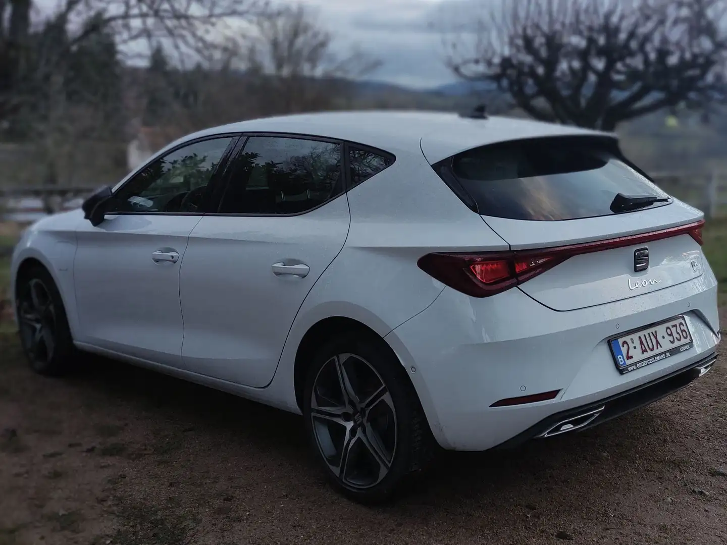 SEAT Leon e-Hybrid Leon 5D FR 1.4 e-Hybrid 204pk (150kW) DSG 6v Fehér - 2