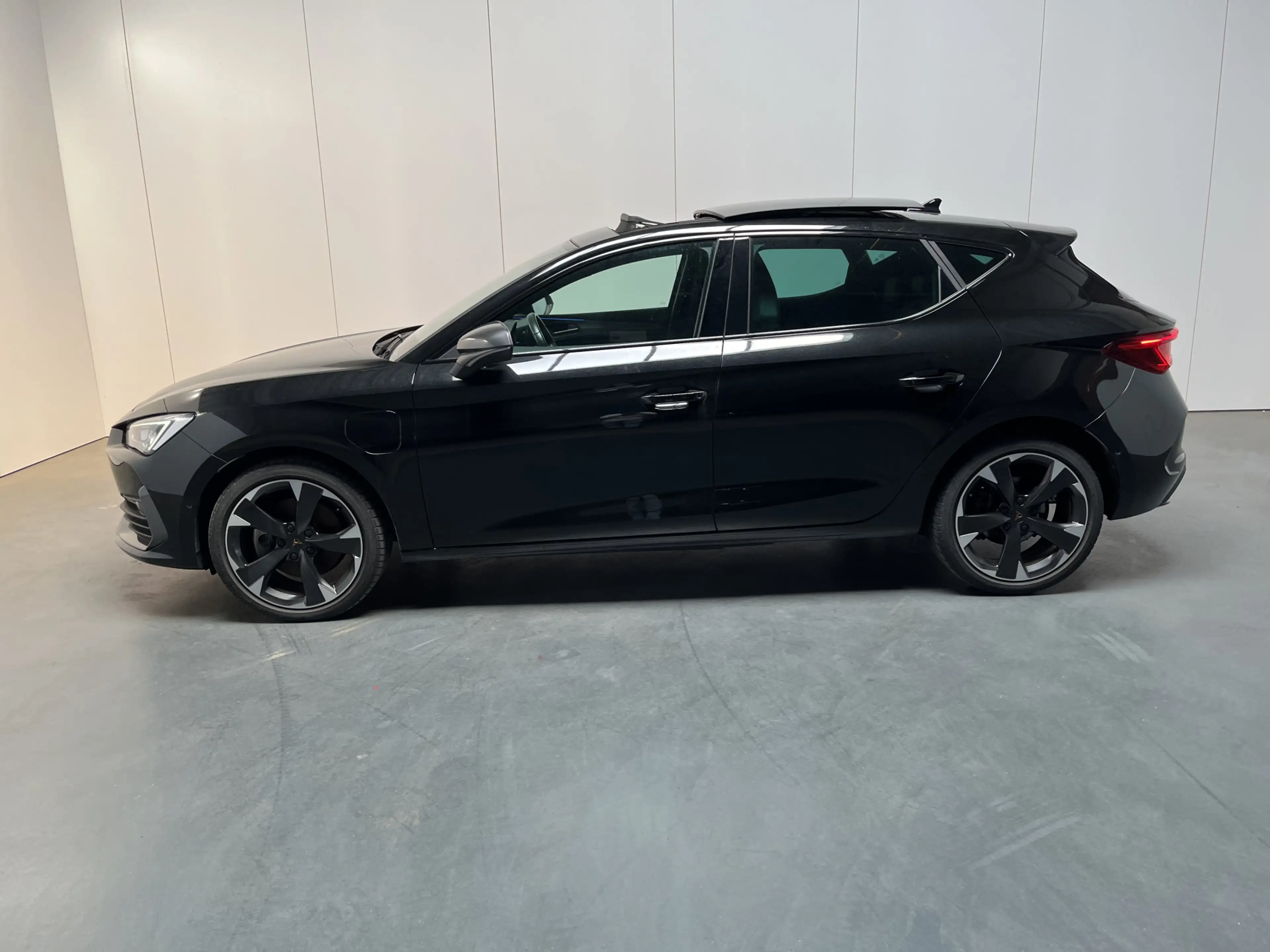 CUPRA Leon 1.4 e-Hybrid Performance / AUTOMAAT/ PANO/ ACC/ PA — photo 2