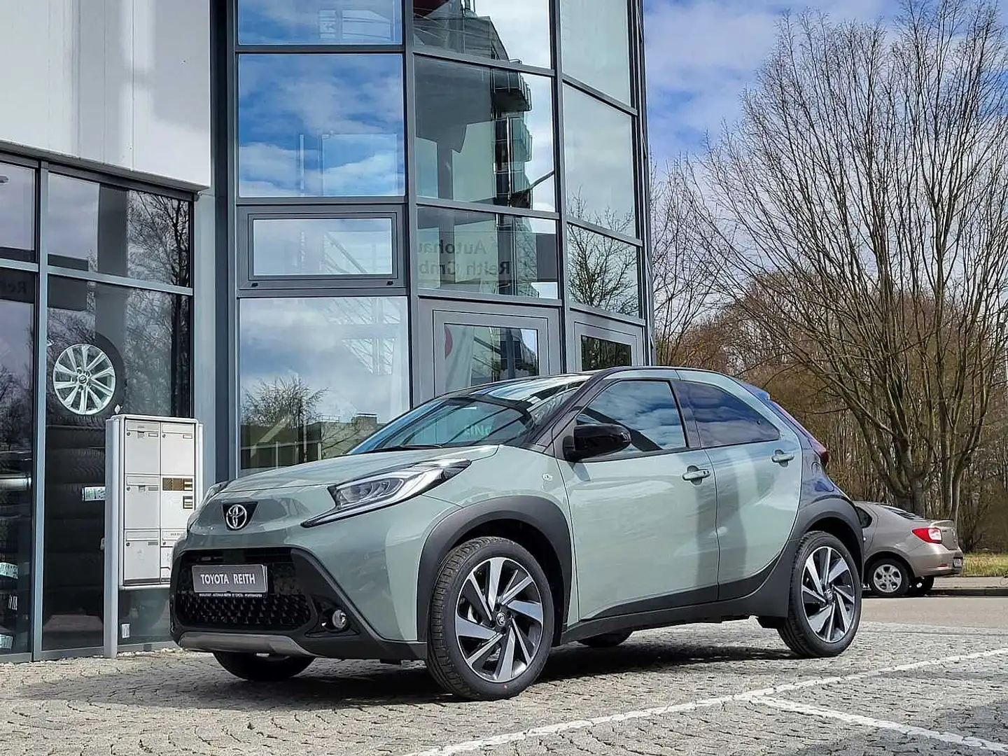 Toyota Aygo X Explore Grün - 2