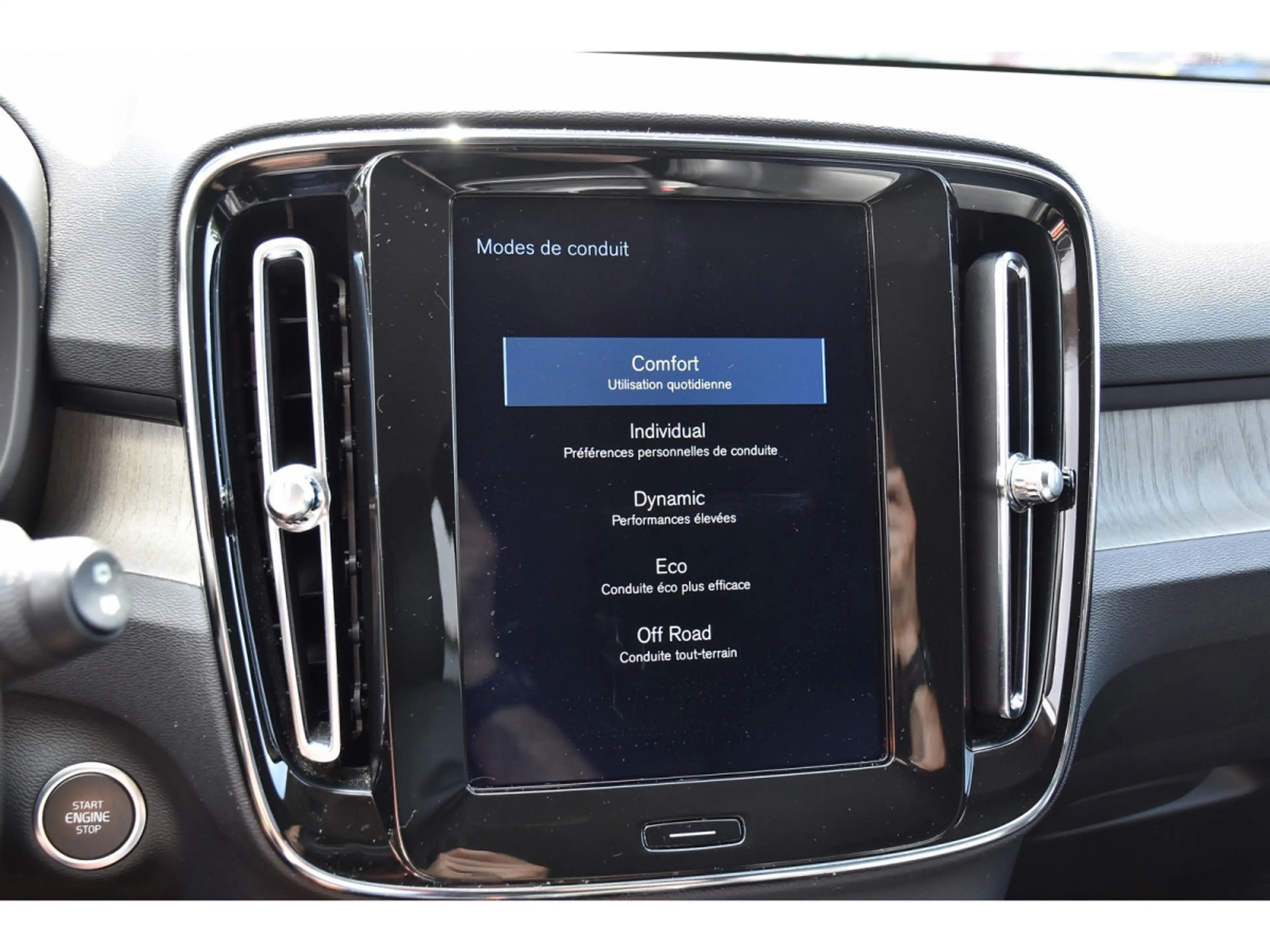 Volvo XC40 1.5 T3 Inscription Gear. CUIR LANE CAM KEYLESS 1°M — photo 14