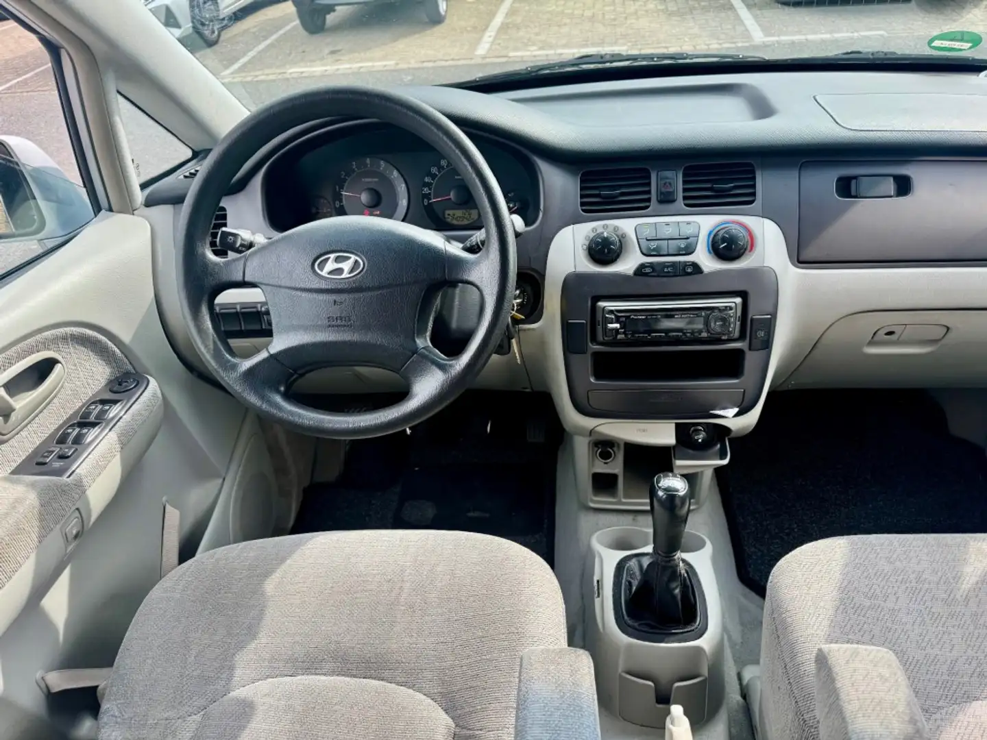 Hyundai Trajet 2.0i CVVT Dynamic Summer 7PERS RIJDT GOED EXPORT P Gris - 2