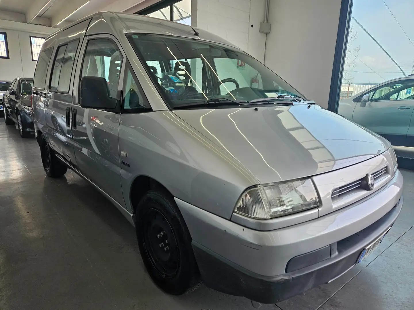 Fiat Scudo 2.0 JTD 5 POSTI  DISABILI Plateado - 1