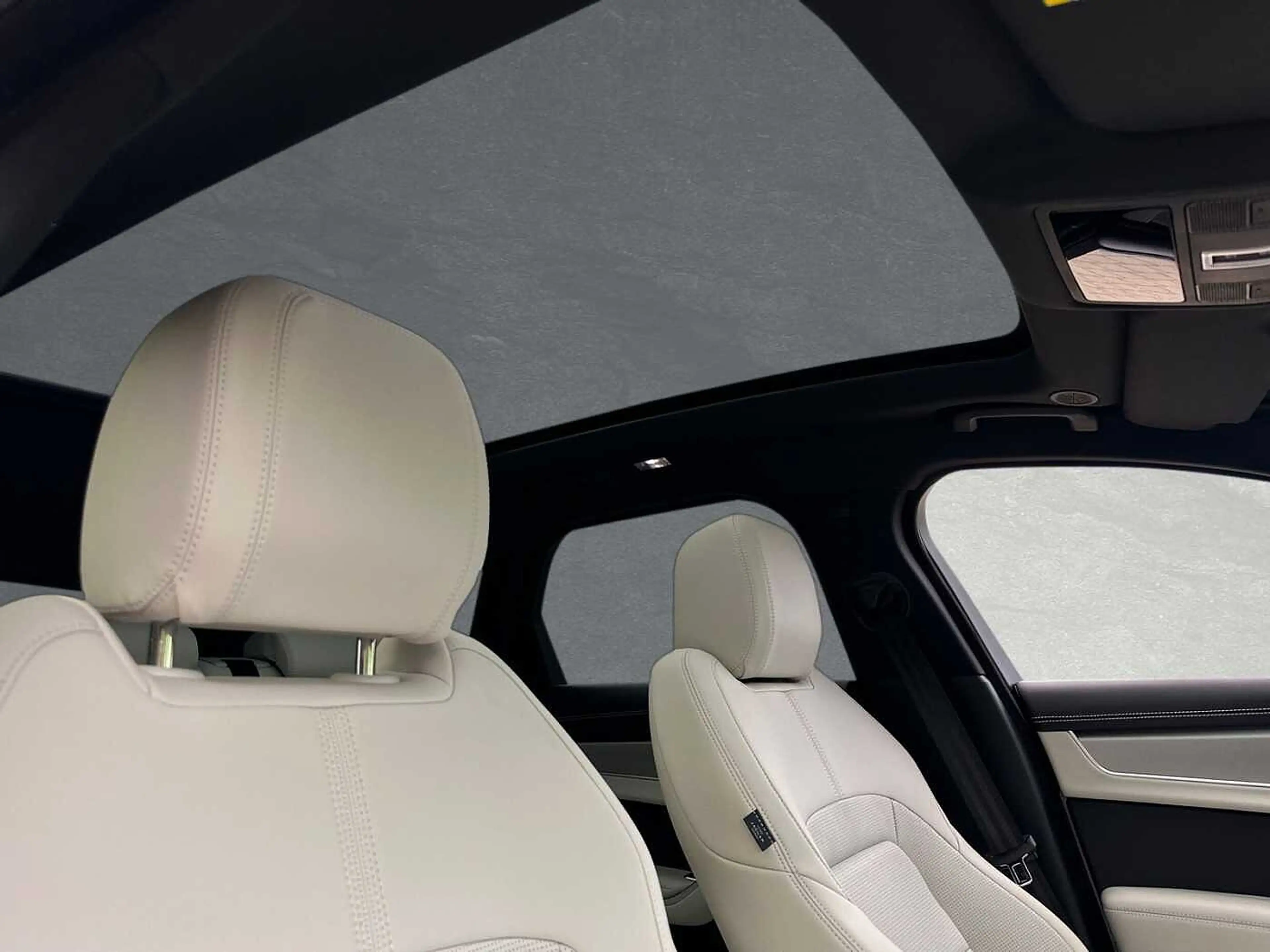 Jaguar XF D200 Sportbrake R-Dynamic SE — photo 10