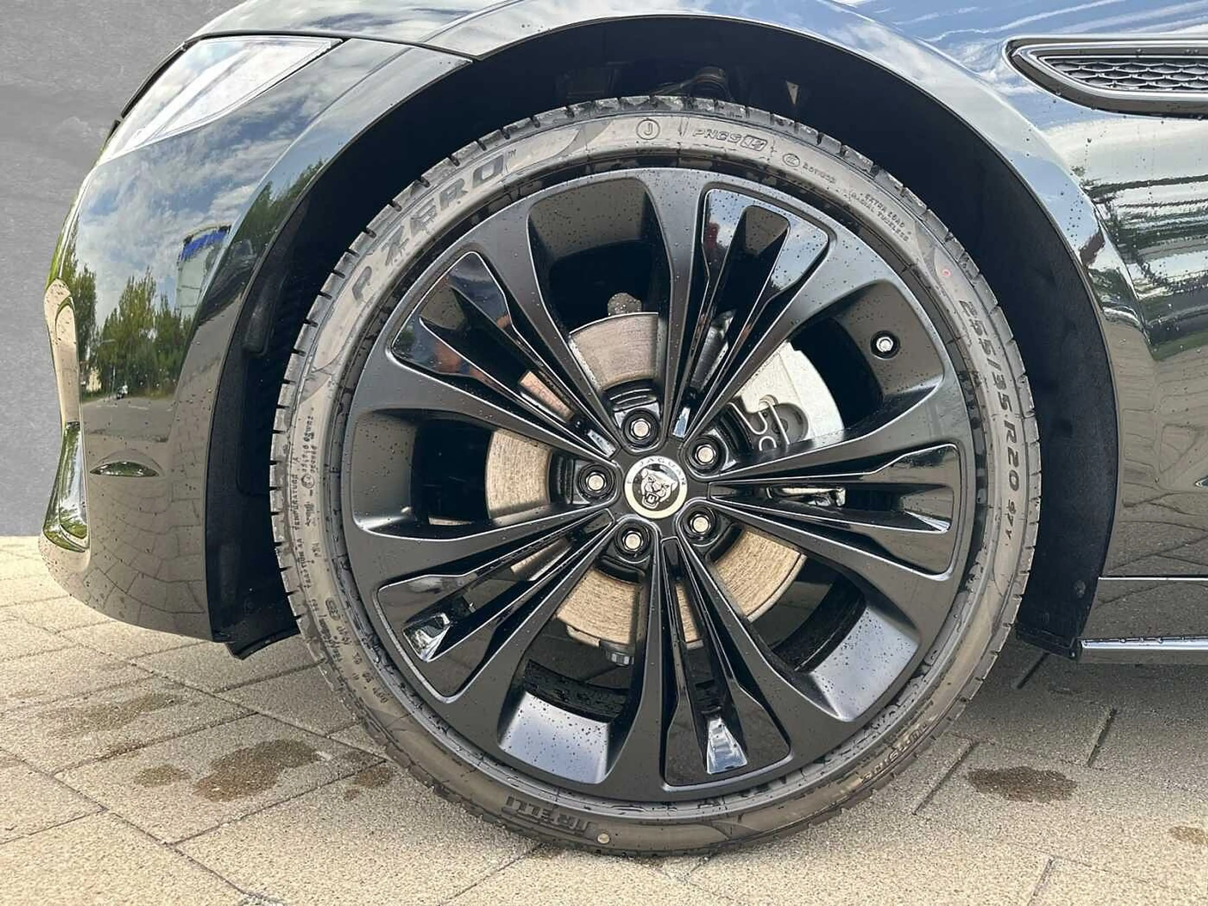Jaguar XF D200 Sportbrake R-Dynamic SE — photo 9