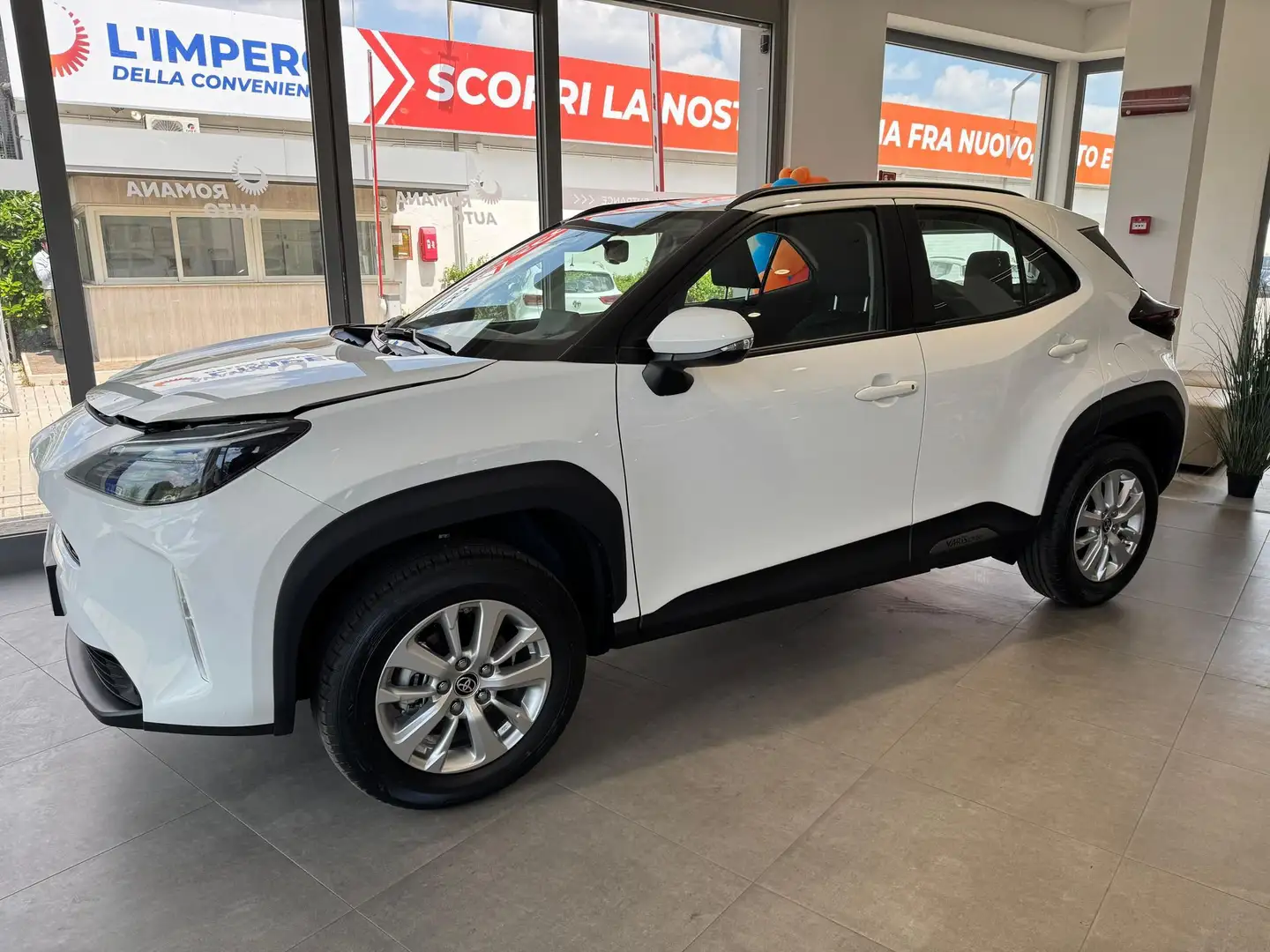 Toyota Yaris Cross 1.5 Hybrid 115 CV 5p. E-CVT Trend Grigio - 1