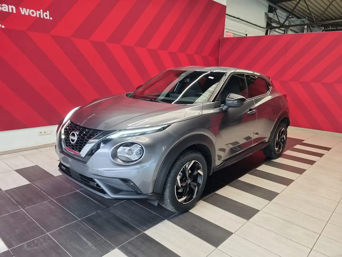 Nissan Juke 1.0 dig-t 114pk N-connecta Grijs - 1