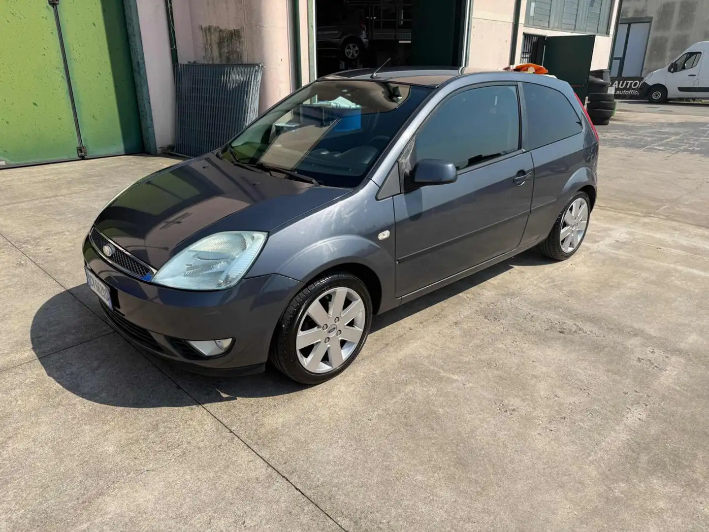 Ford Fiesta 1.2 16V 3p. Ghia Grigio - 1