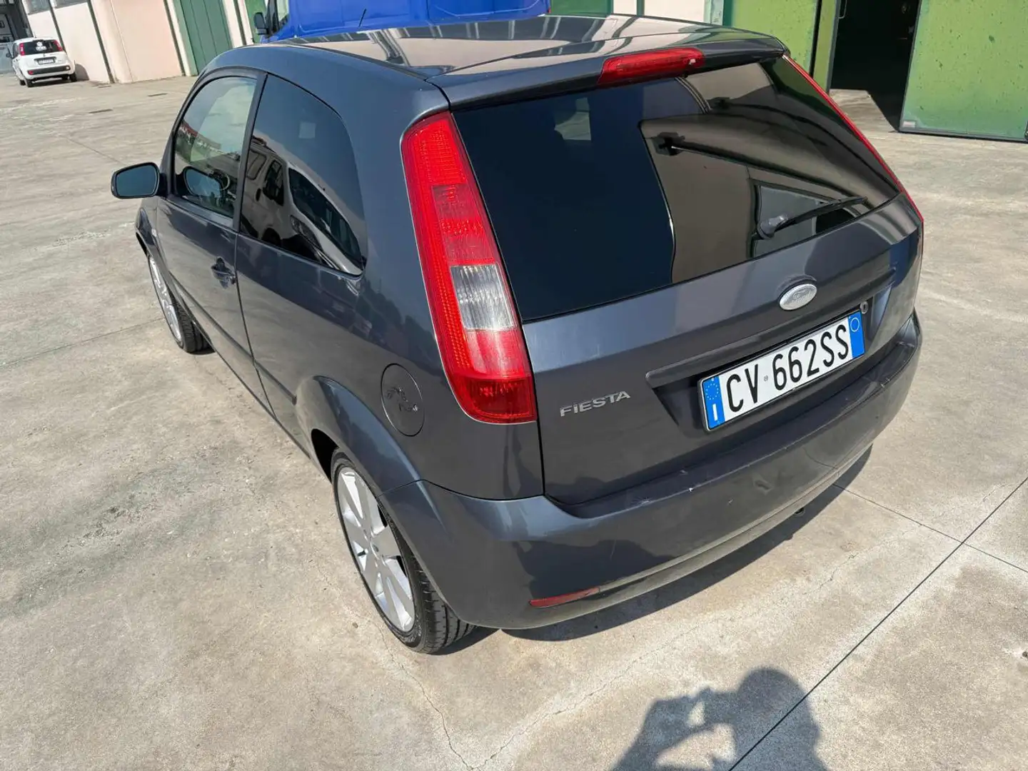 Ford Fiesta 1.2 16V 3p. Ghia Grigio - 2