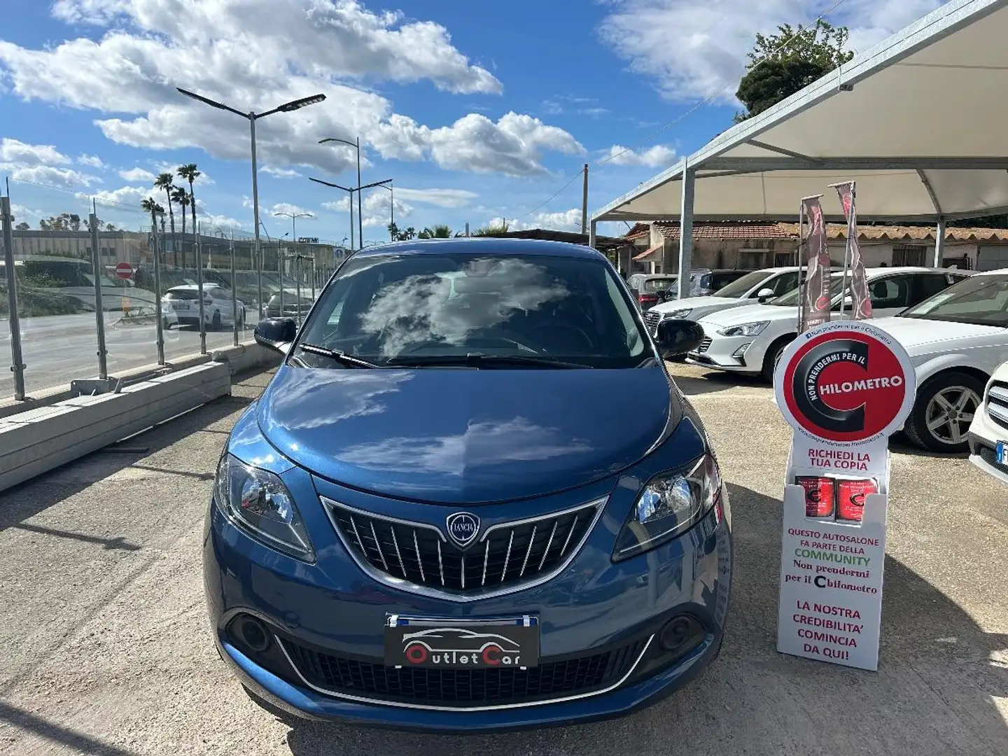 Lancia Ypsilon 1.0 FireFly 5p.S&S Hybrid Silver Blu/Azzurro - 2