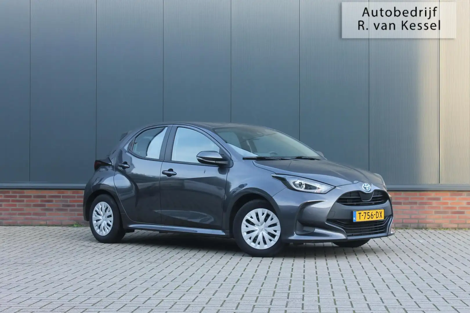 Toyota Yaris 1.5 Hybrid Active I 1 Eigenaar I Allseason banden Grau - 1