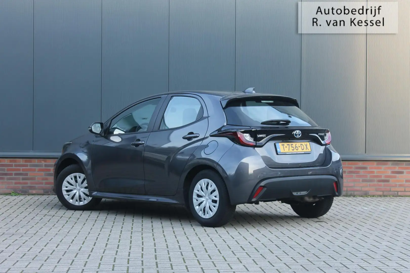Toyota Yaris 1.5 Hybrid Active I 1 Eigenaar I Allseason banden Grau - 2