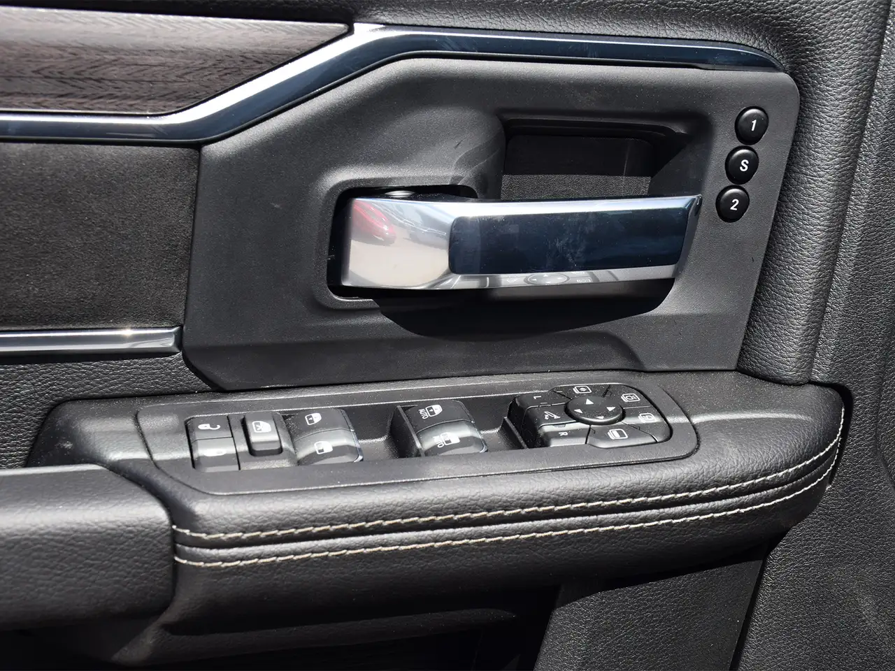 RAM 2500 снимка RAM 2500