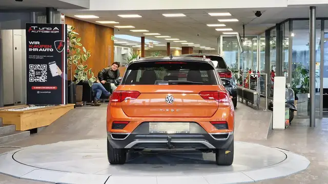 Volkswagen T-Roc view 7