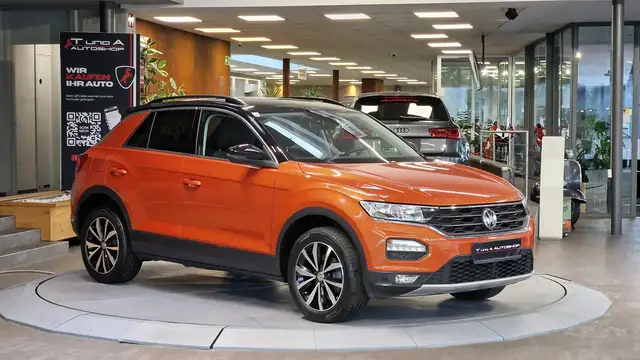 Volkswagen T-Roc view 12
