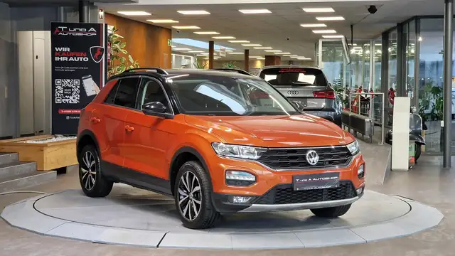 Volkswagen T-Roc view 11