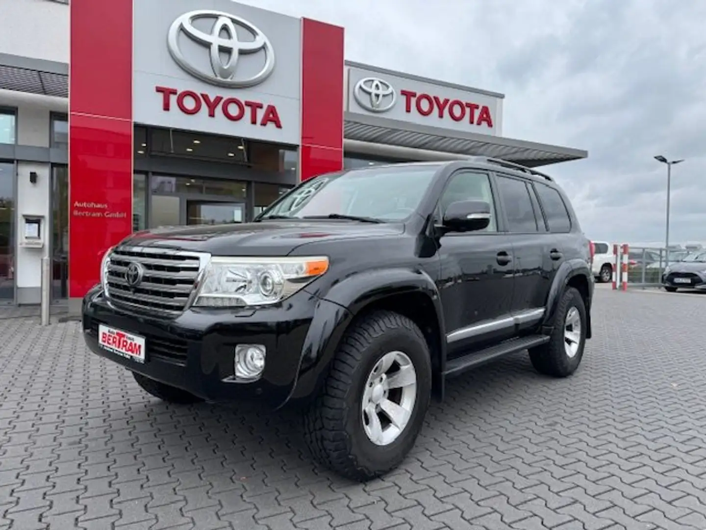Toyota Land Cruiser V8 Arctic Truck Чёрный - 1