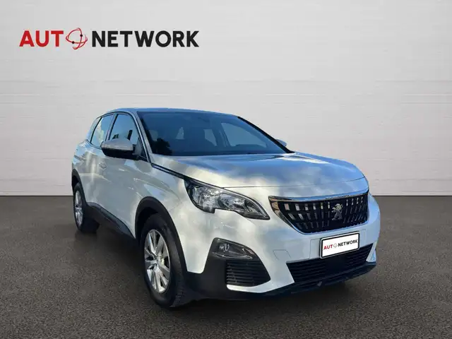 Peugeot 3008 view 3