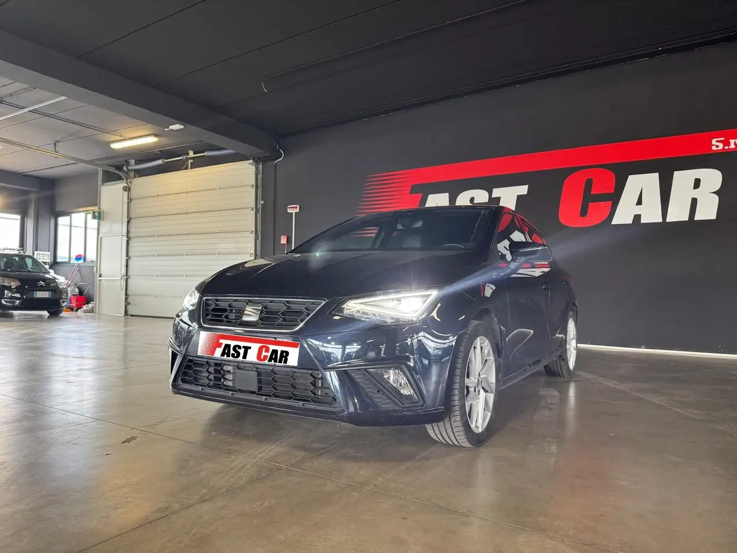 SEAT Ibiza 1.0 TGI 5 porte FR Blu/Azzurro - 1