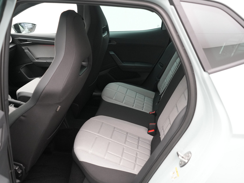 SEAT Ibiza FR BLACK EDITION DSG CARPLAY KEYLESS SHZ — photo 13