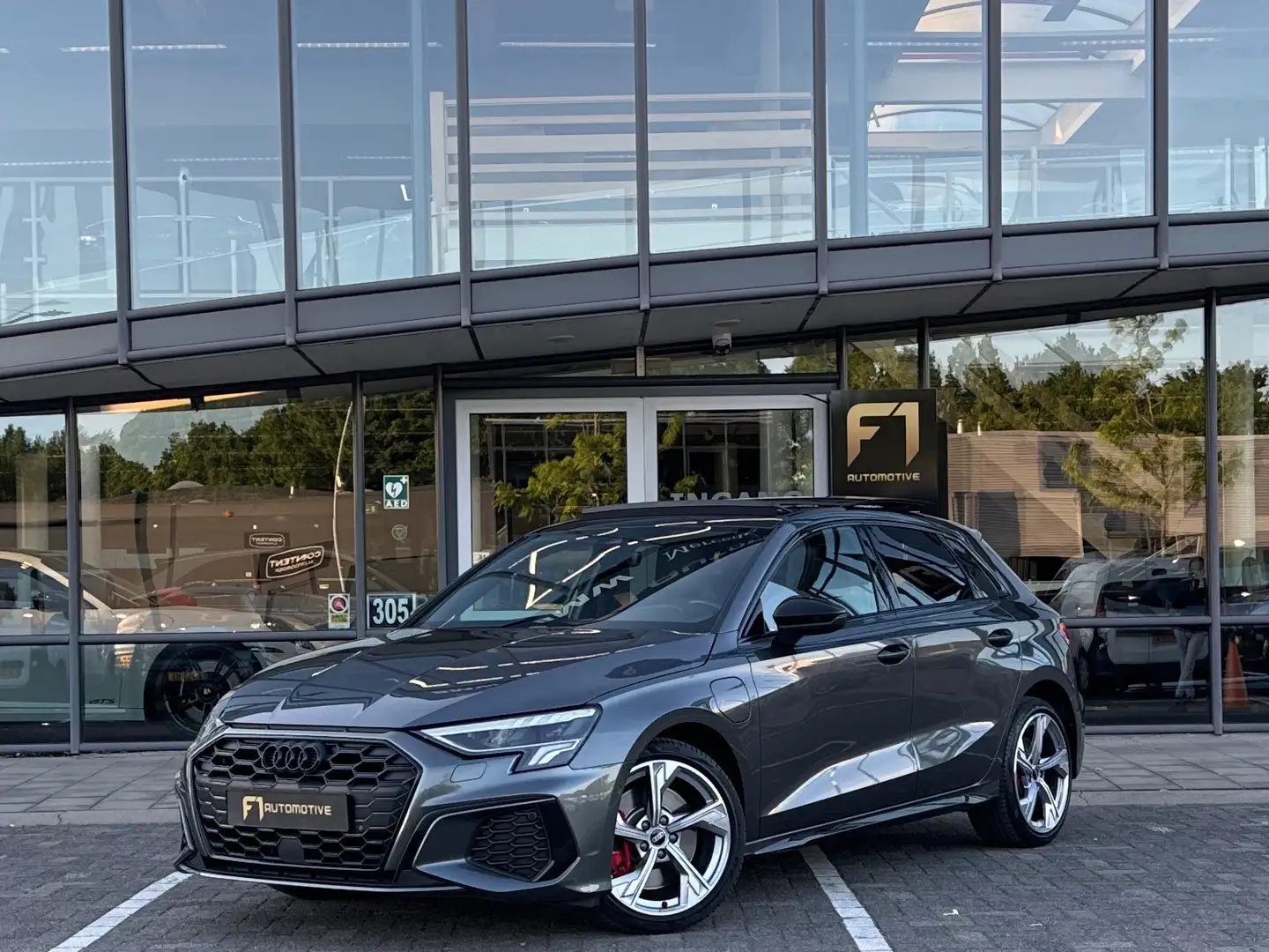Audi A3 Sportback 45 TFSI e 2x S Line|Pano|Leer|Sfeer|Keyl Gris - 1