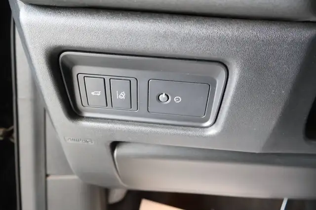 Land Rover Discovery Sport view 14