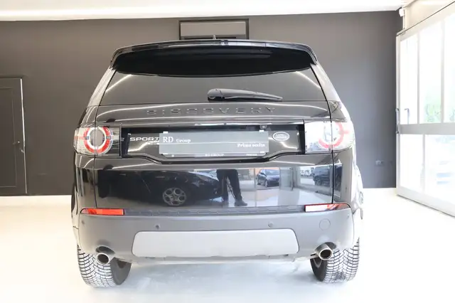 Land Rover Discovery Sport view 4