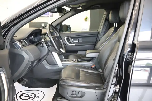 Land Rover Discovery Sport view 8