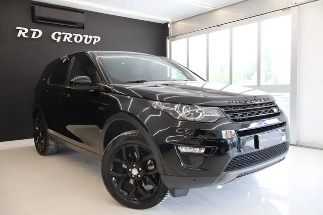 Land Rover Discovery Sport view 3