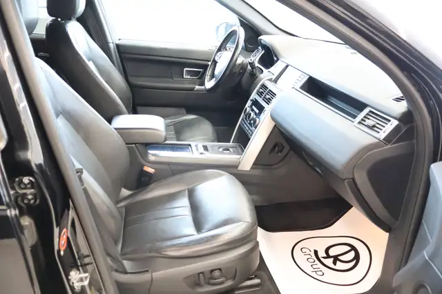 Land Rover Discovery Sport view 12