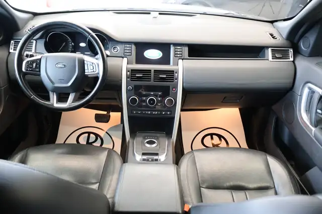 Land Rover Discovery Sport view 6