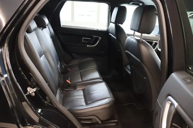 Land Rover Discovery Sport view 11