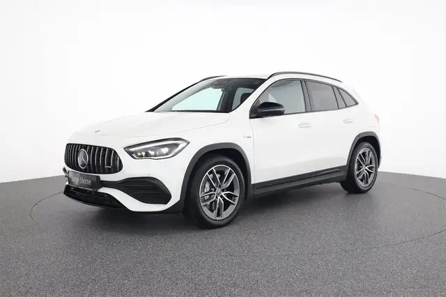 Mercedes-Benz GLA 35 AMG 4M Multibeam Distronic 360°