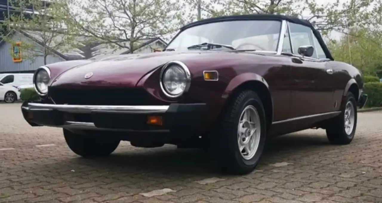 Alfa Romeo Spider 124, foto 1