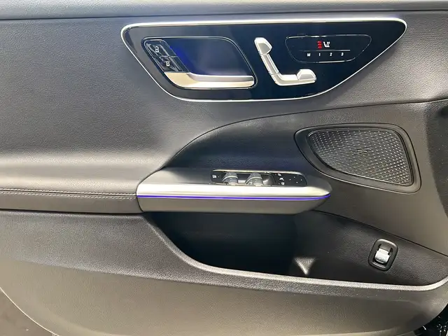 Mercedes-Benz C-Class view 14