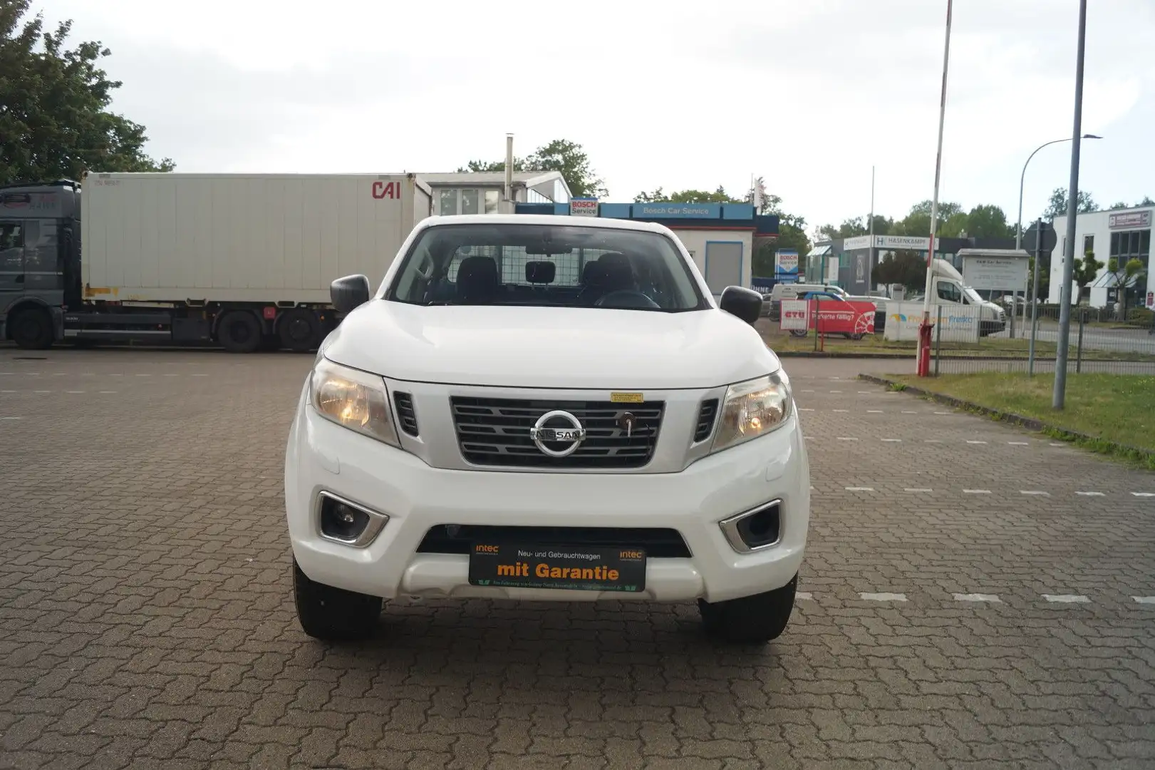 Nissan Navara Double Cab 4x4 N-Guard LED AHK Tempomat White - 2