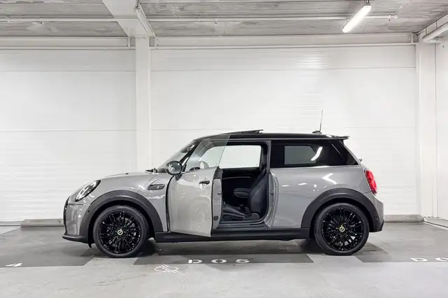 Mini Hatch view 3