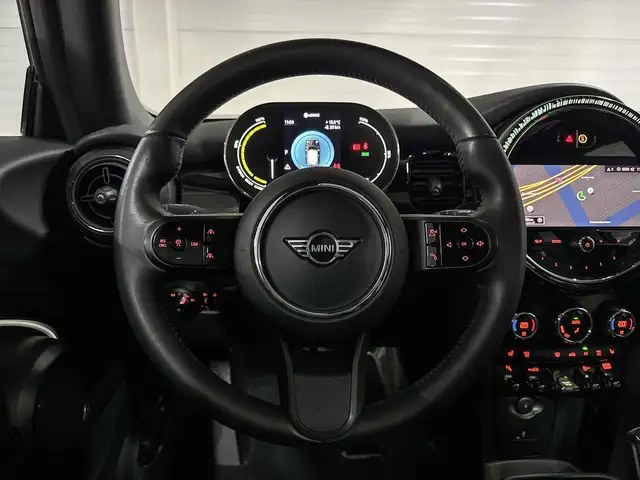 Mini Hatch view 12
