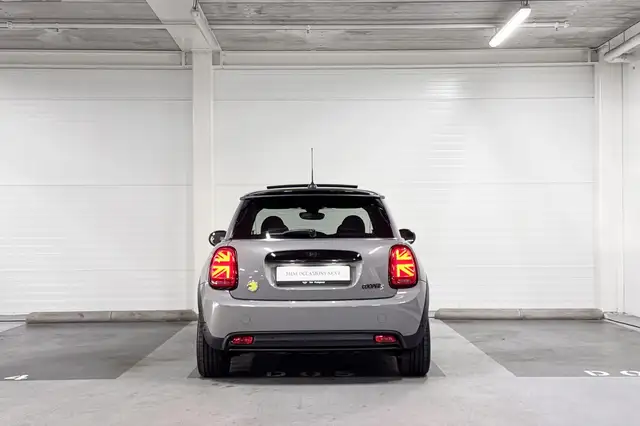 Mini Hatch view 7