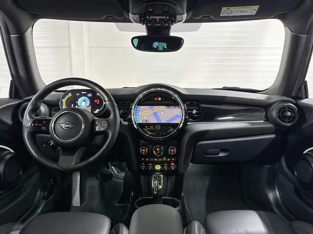 Mini Hatch view 11