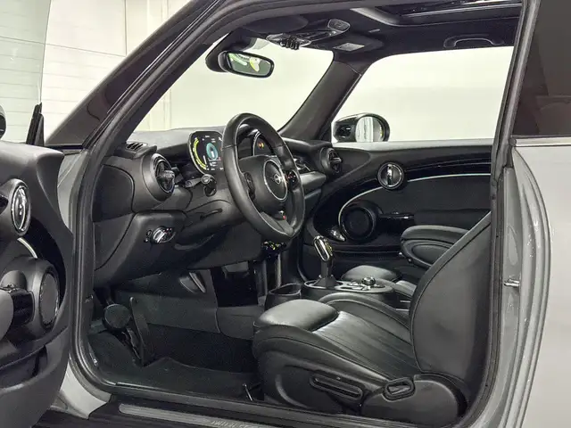 Mini Hatch view 8