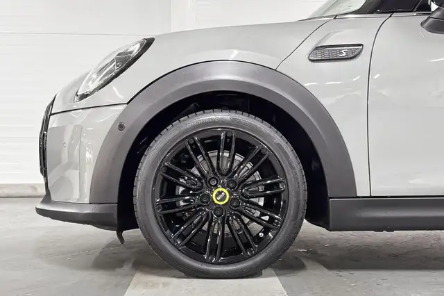 Mini Hatch view 4