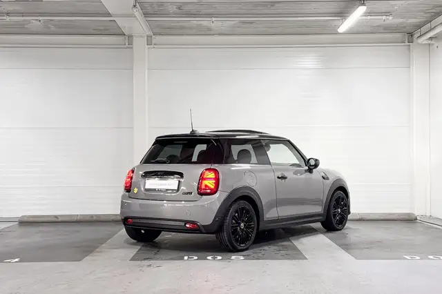 Mini Hatch view 6