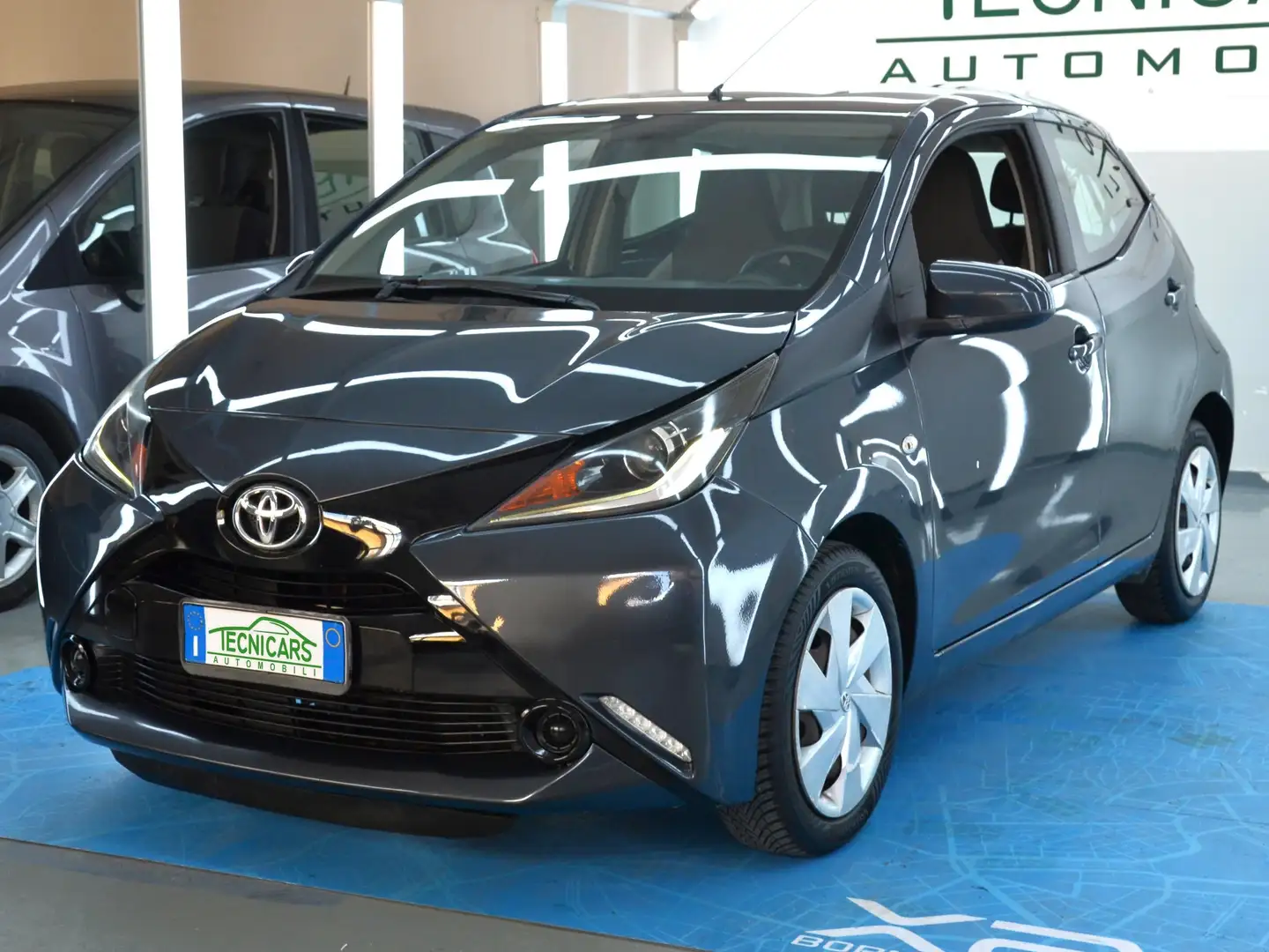 Toyota Aygo Aygo 5p 1.0 x-play m-mt *NO VINCOLI FINANZIARI* Szary - 2