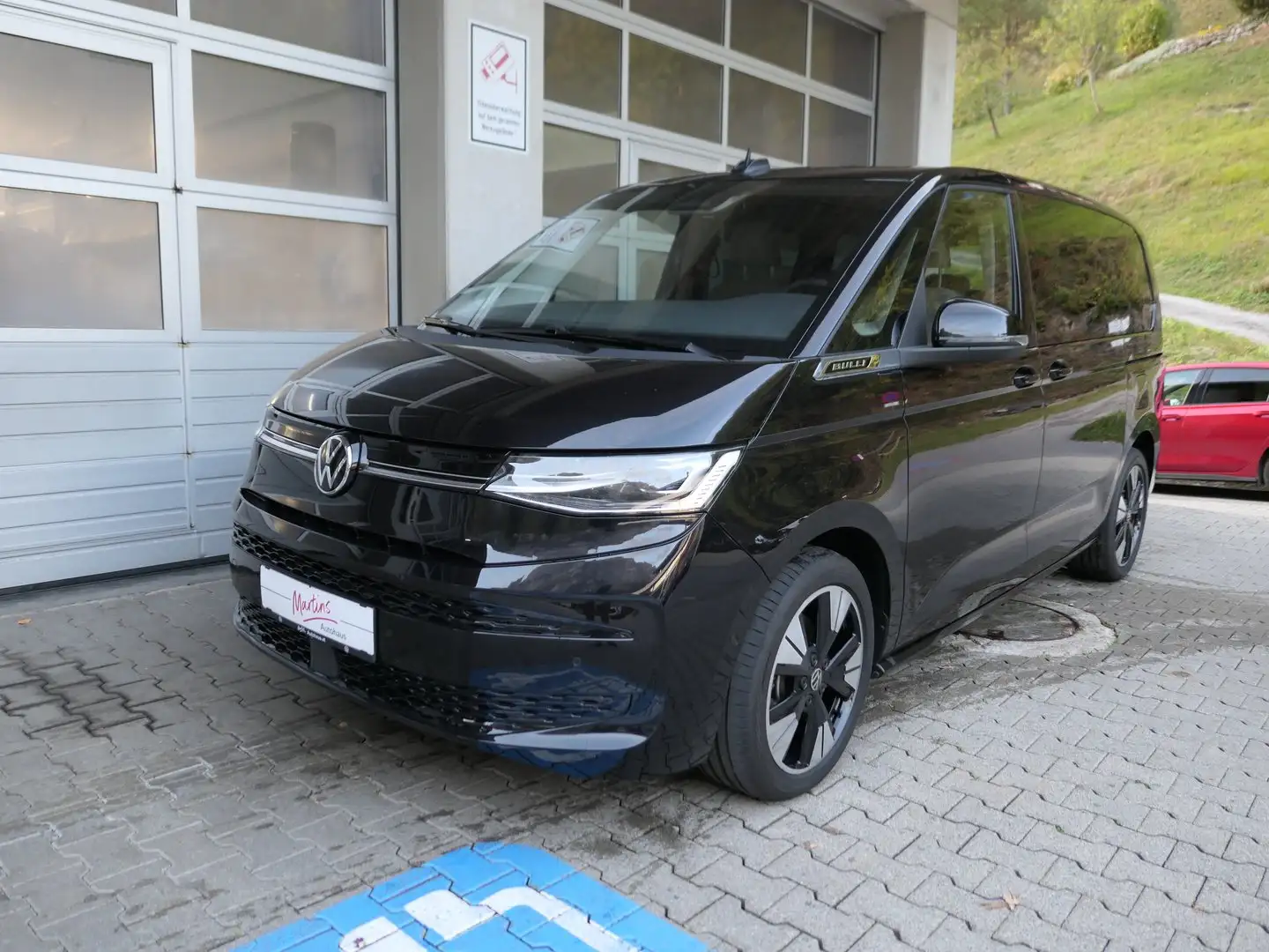 Volkswagen T7 Multivan VW T7 Multivan Life eHybrid 180 kW 4MOTION Schwarz - 1