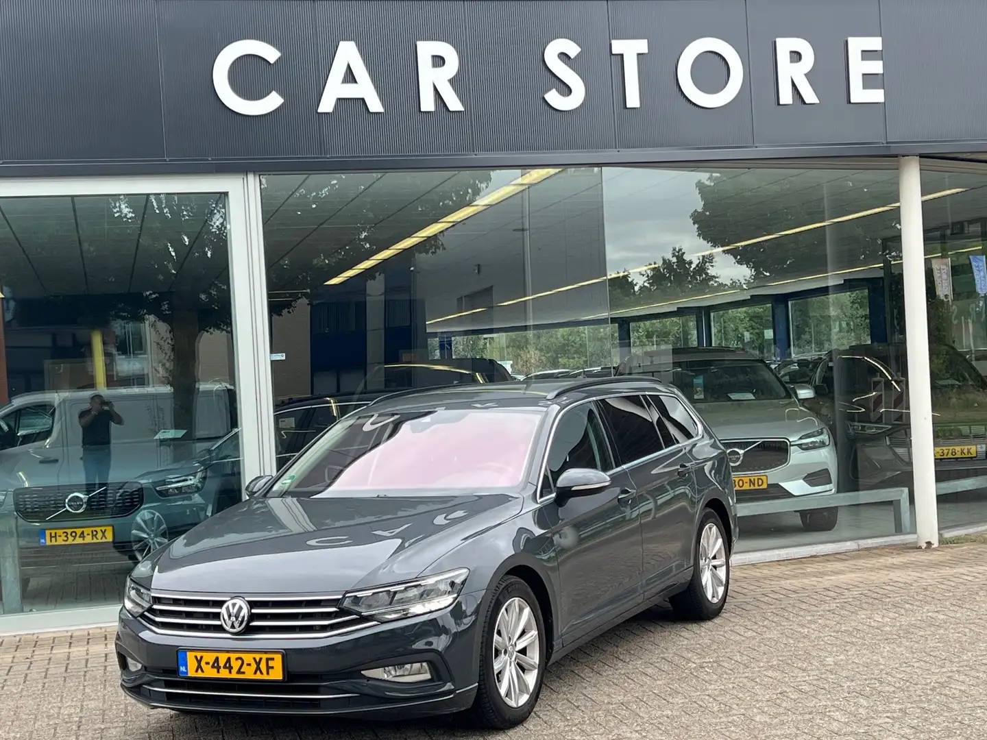 Volkswagen Passat Variant 1.5 TSI Elegance Business R AUTOMAAT Gris - 2