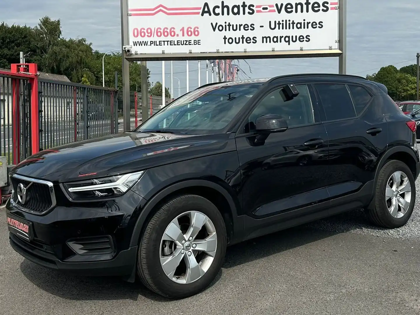 Volvo XC40 XC40 1.5 T2 (HTVA =19826) Zwart - 2